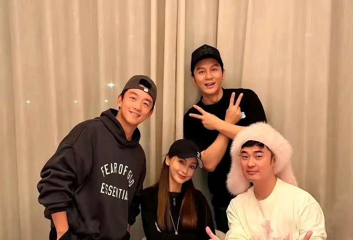 娱乐圈合照风险_李晨杨颖合照事件_杨颖娱乐圈的规则