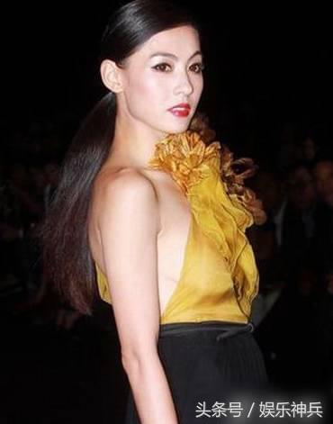 女明星凸点照片曝光_性感女星没穿内衣_明星爆乳造型经典案例